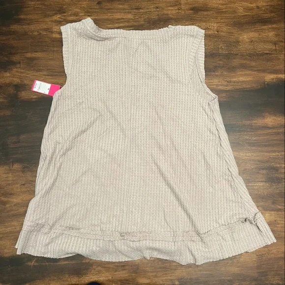 *MUST GO MAKE AN OFFER* Xhilaration spiaggia tan tank size medium - Picture 3 of 5